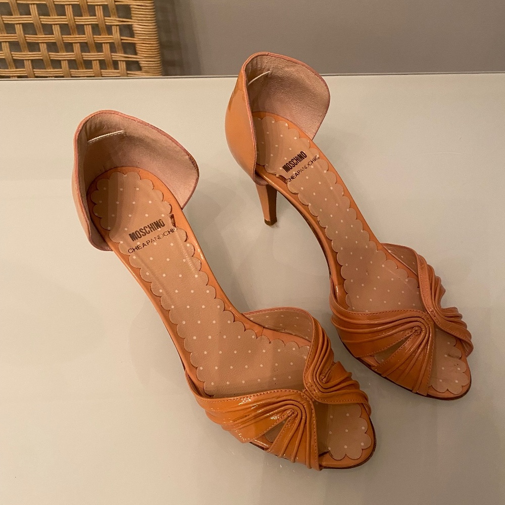 Moschino beige/pink sandal. Size 37.5. Barely worn. Dust bag included.